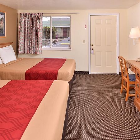 Corvallis Budget Inn Room photo